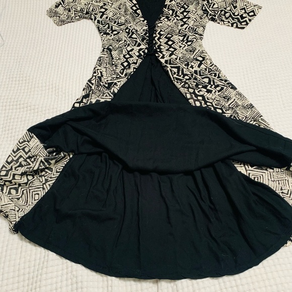 Black and white print dress with short sleeves oval neck line Fit and flare - Picture 8 of 14